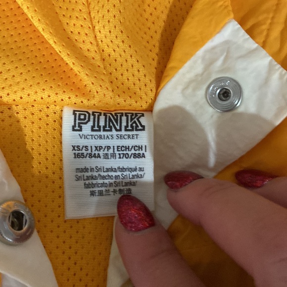 Selling wind breaker - Picture 3 of 3